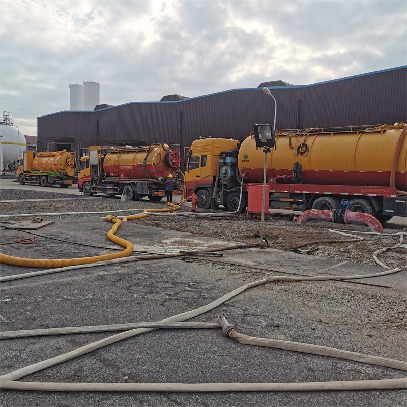 新华镇污水池清理