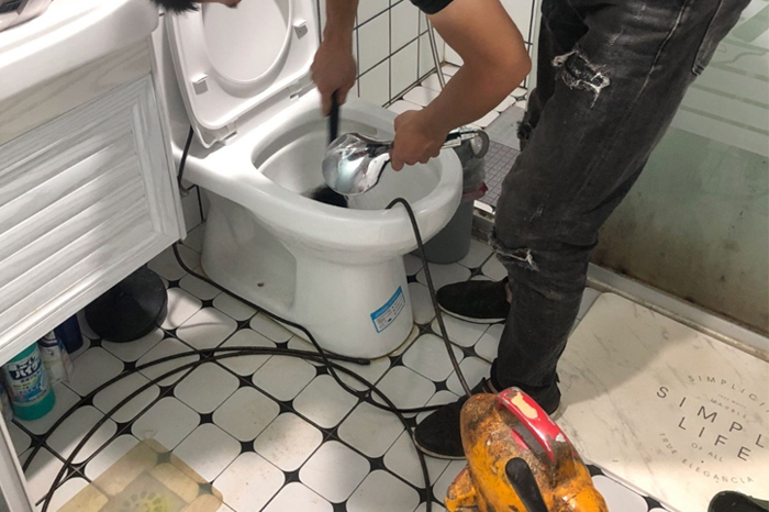 新华镇马桶堵塞自己疏通还是找师傅?专业上门服务让你省时更省心